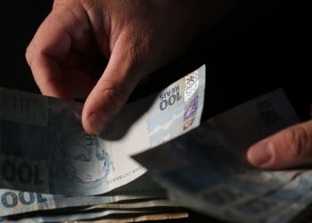 Brasileiros sacaram em abril R$ 482,8 milhões esquecidos em bancos